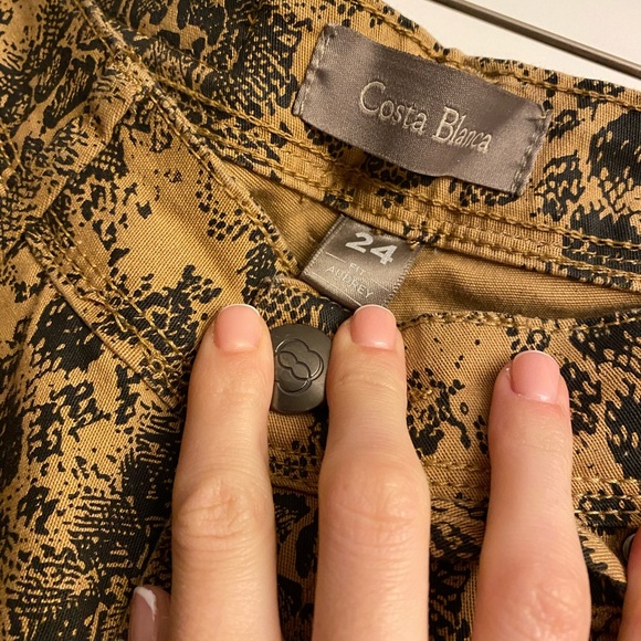 LAST DAY TO BUY!! Snakeprint Jean. Last day to buy - Picture 4 of 5